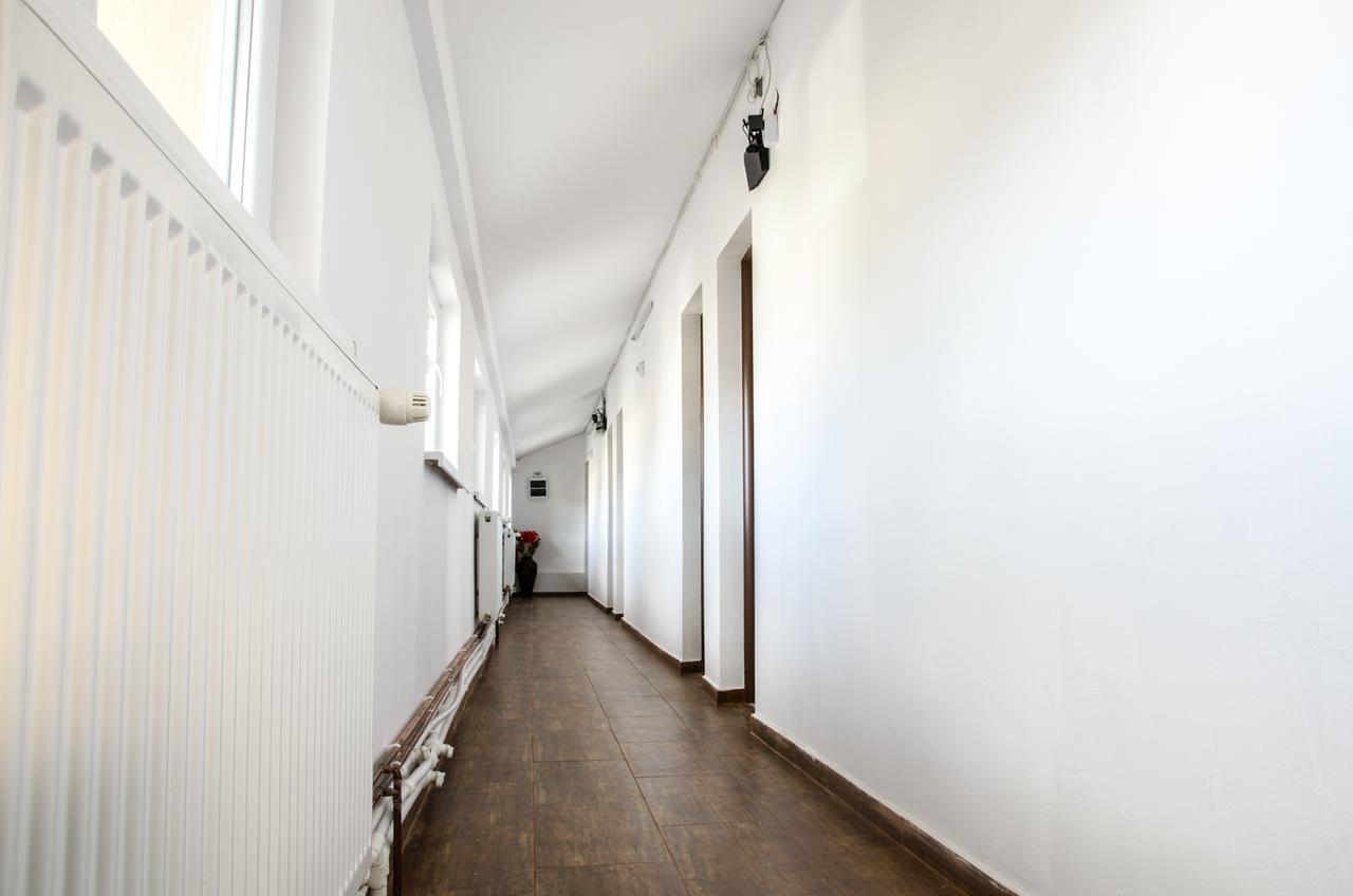 Pensiunea Georgibel Deva Buitenkant foto