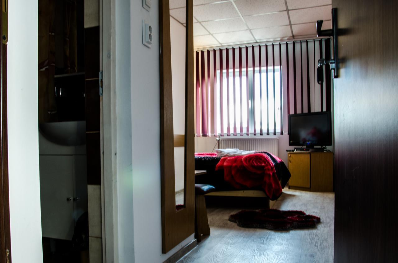 Pensiunea Georgibel Deva Buitenkant foto