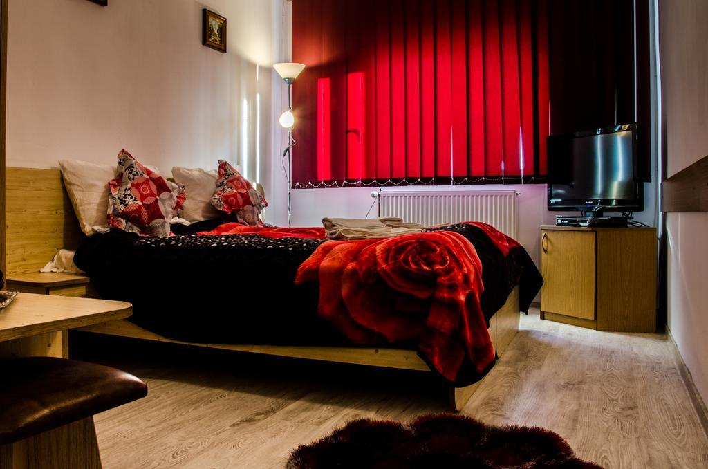 Pensiunea Georgibel Deva Buitenkant foto